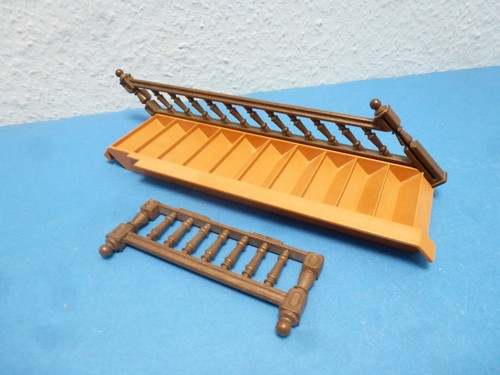 Treppe mit geländer - mit, zu